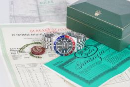 GENTLEMENS ROLEX OYSTER PERPETUAL GMT MASTER WRISTWATCH FULL SET W/ BOX & GUARANTEE REF. 1675