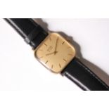 VINTAGE 9CT RECORD DE LUXE WRIST WATCH CIRCA 1970s, square champagne dial with baton hour markers,