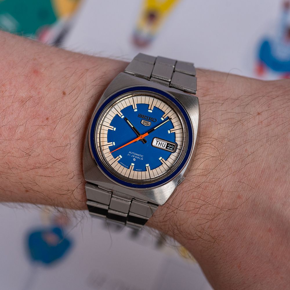 *TO BE SOLD WITHOUT RESERVE*GENTLEMAN'S RARE VINTAGE SEIKO 5 AUTOMATIC BLUE SQUARE ON BRACELET, - Image 2 of 5
