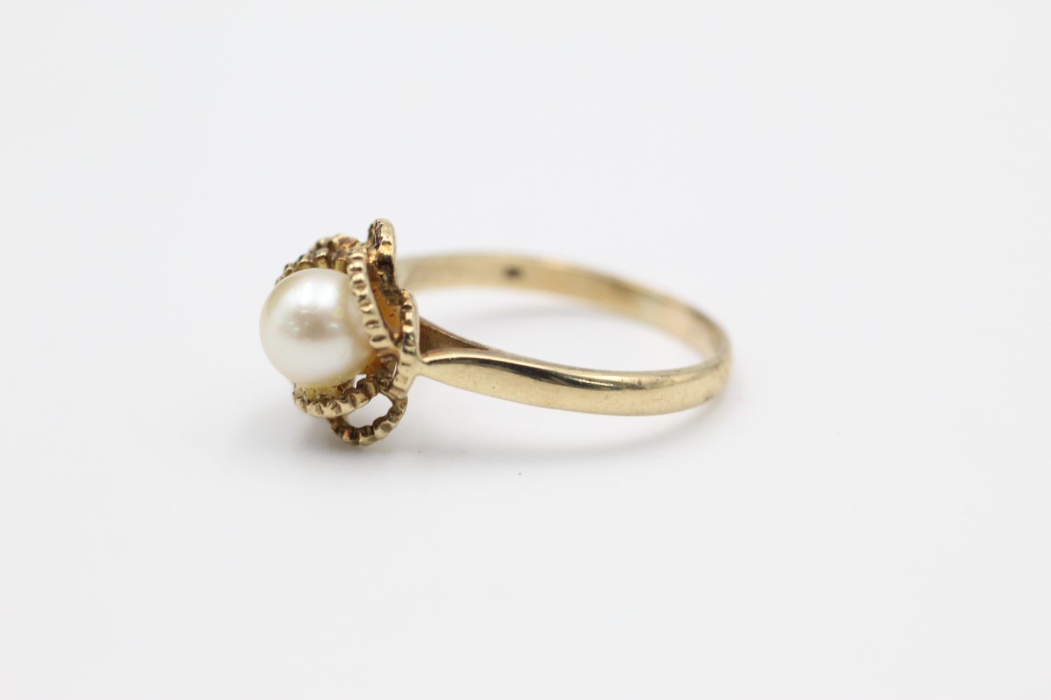 vintage 9ct gold central pearl floral design ring 2.9 grams gross - Image 2 of 5
