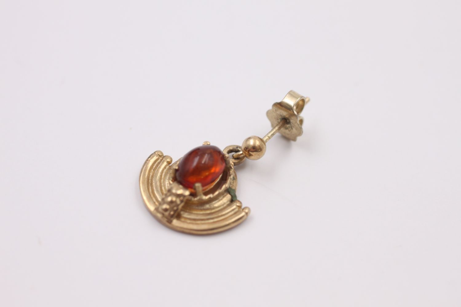 9ct gold vintage modernist design baltic amber drop earrings 4 grams gross - Image 2 of 4