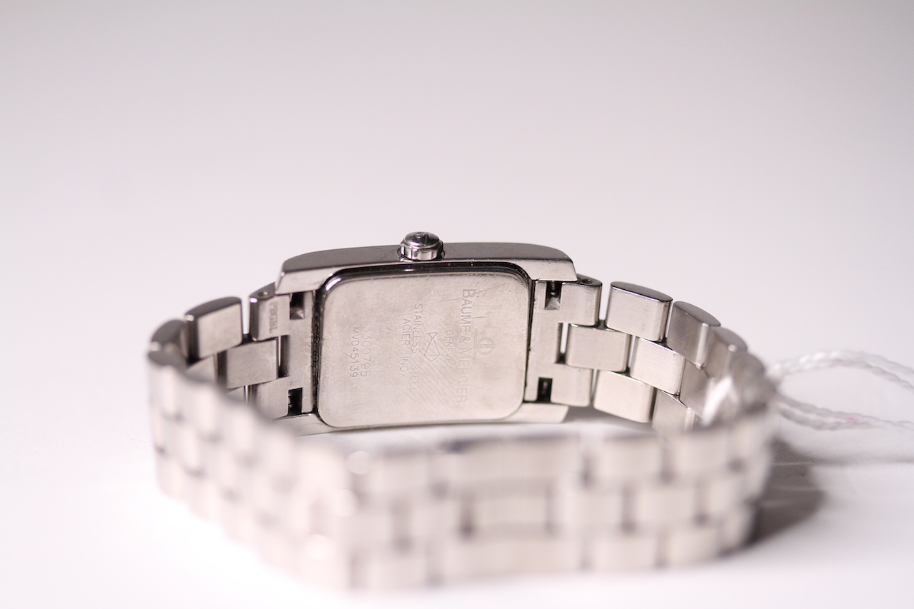 BAUME & MERCIER WRISTWATCH, rectangular white dial with dot hour markers and arabic numbers 3, 9 and - Image 3 of 3