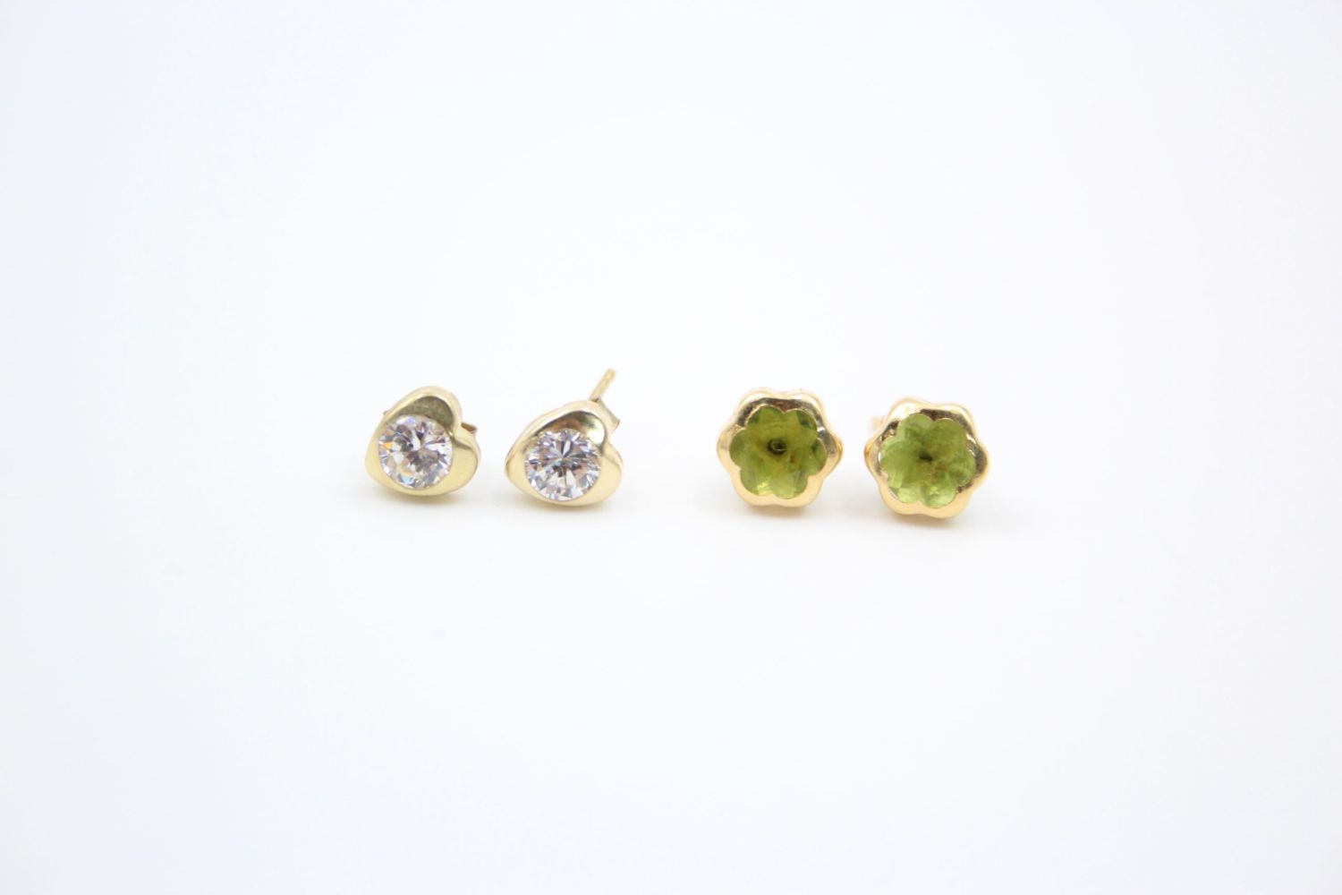 2 x 9ct gold gemstone stud earrings 1.6 grams gross