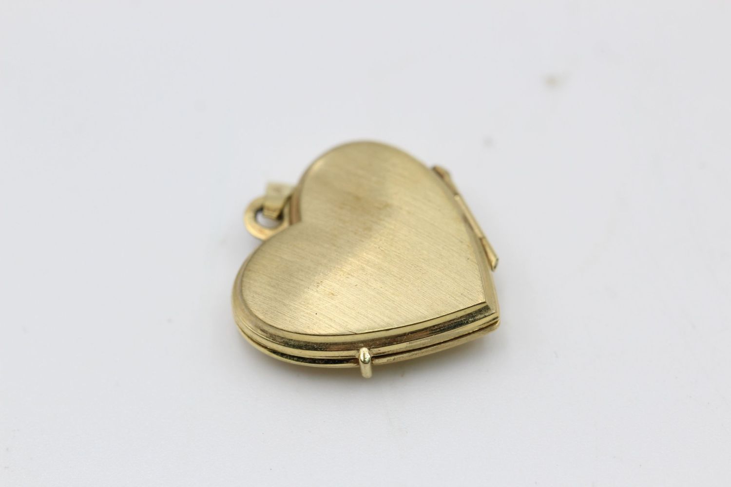 2 x 9ct gold patterned locket pendants 2.7 grams gross - Image 5 of 5
