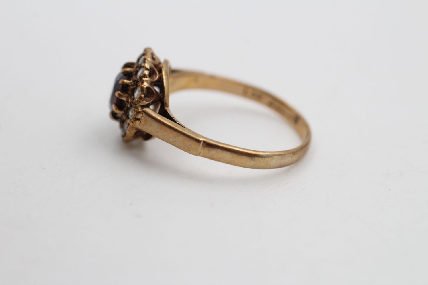 vintage 9ct gold garnet & gemstone halo ring 2.2 grams gross - Image 3 of 5