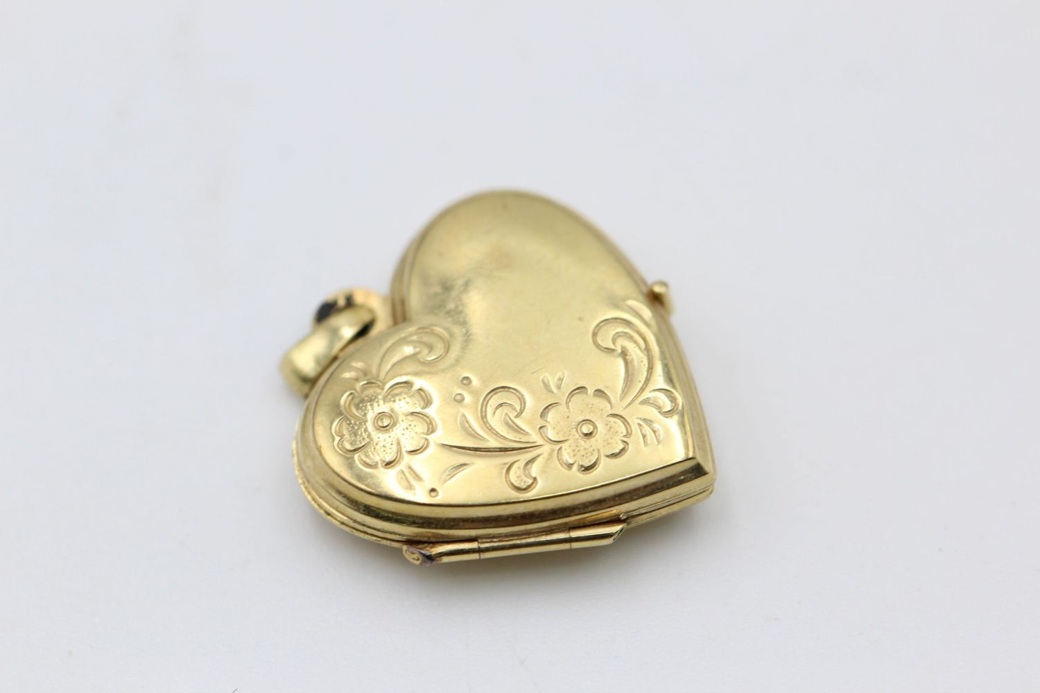 2 x 9ct gold patterned locket pendants 2.7 grams gross - Image 4 of 5