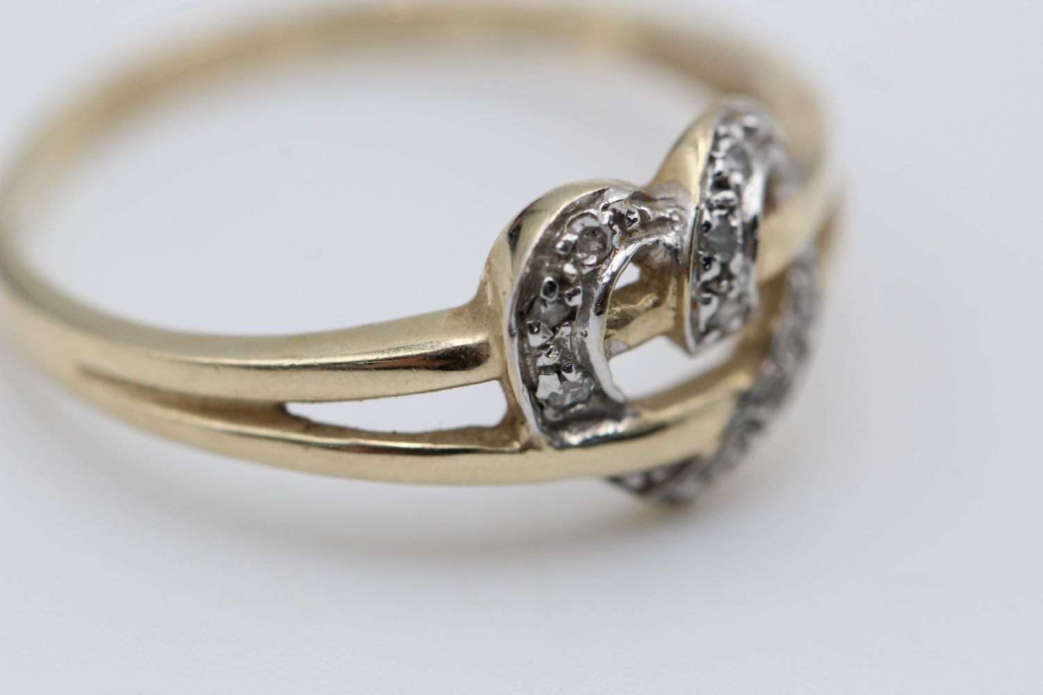 9ct Gold diamond detail heart ring 1.9 grams gross - Image 5 of 5