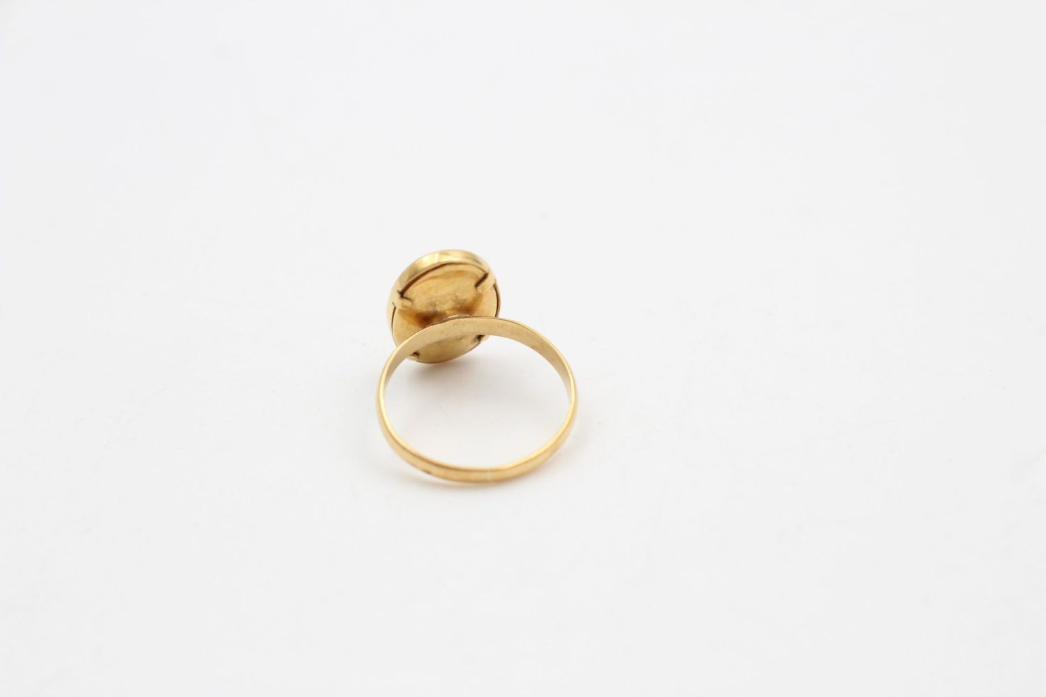 18ct Gold frame shell cameo ring 2.2 grams gross - Image 4 of 4