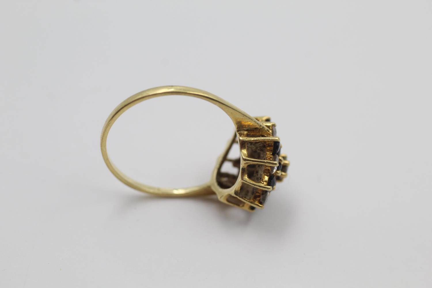 18ct Gold gemstone cluster ring 3.1 grams gross - Image 4 of 4