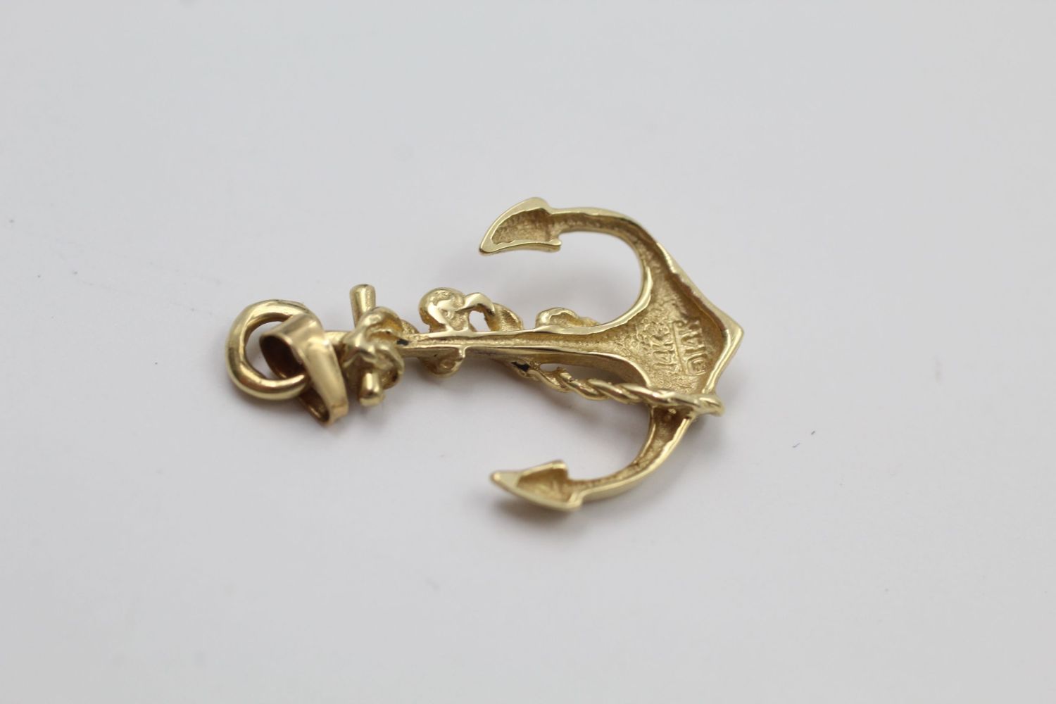 14ct Gold anchor pendant 2 grams gross - Image 5 of 5