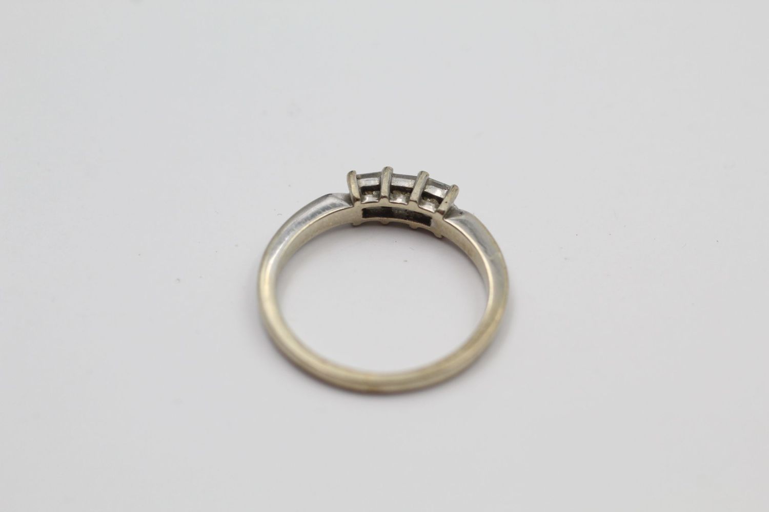 14ct Gold trilogy diamond ring 2.1 grams gross - Image 3 of 5