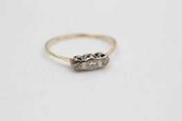 vintage 18ct gold diamond trilogy ring 1.4 grams gross