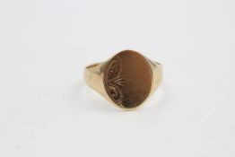 9ct Gold engraved oval signet ring 2.8 grams gross