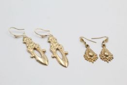 2 x 9ct gold ornate drop earrings 2 grams gross