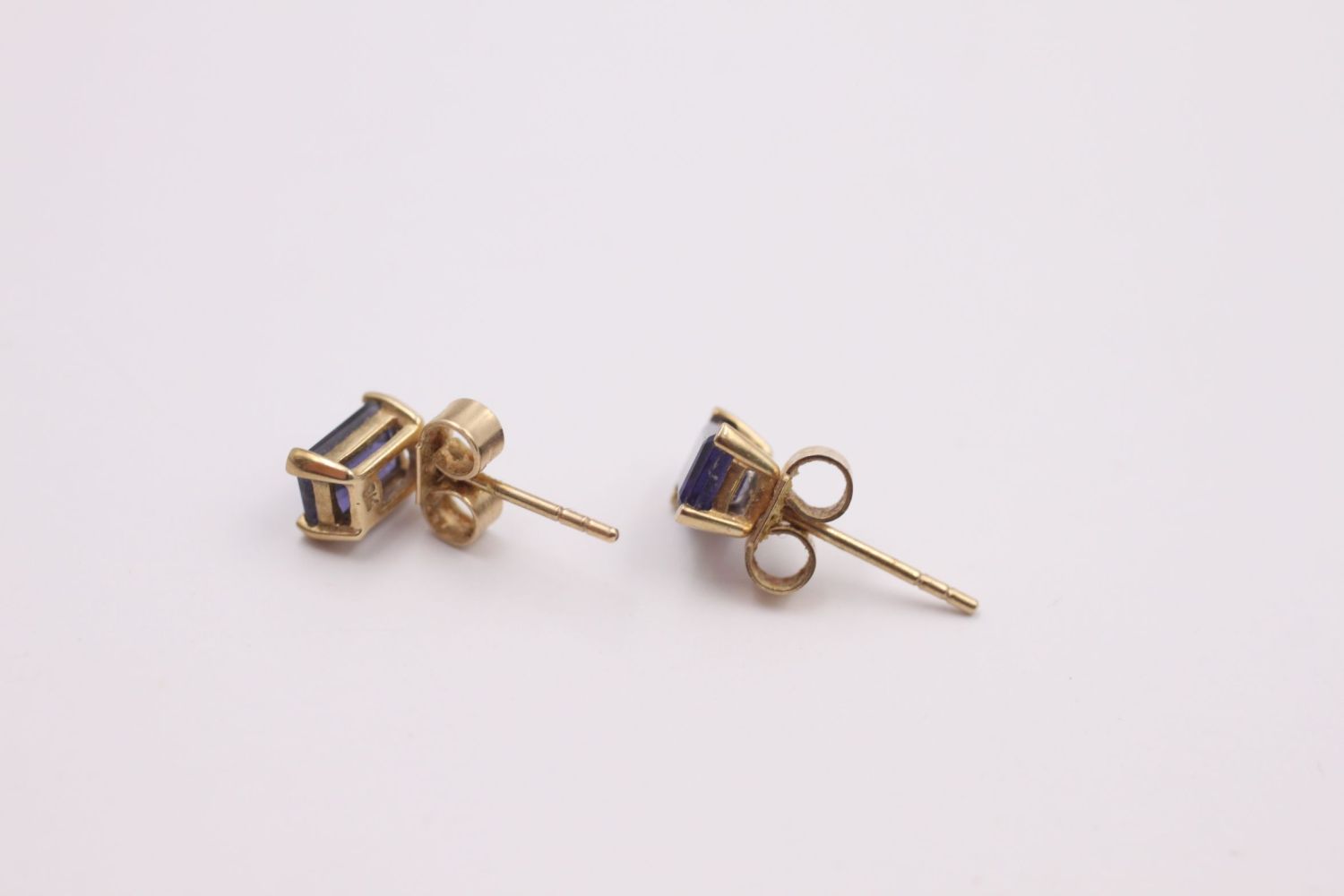 9ct gold iolite stud earrings 0.9 grams gross - Image 4 of 4