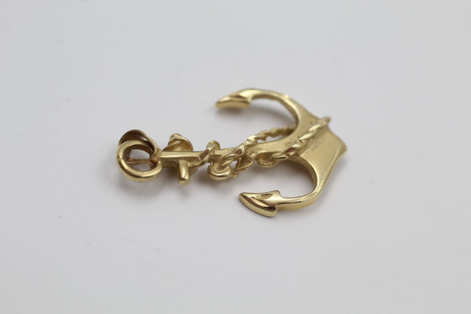 14ct Gold anchor pendant 2 grams gross - Image 4 of 5