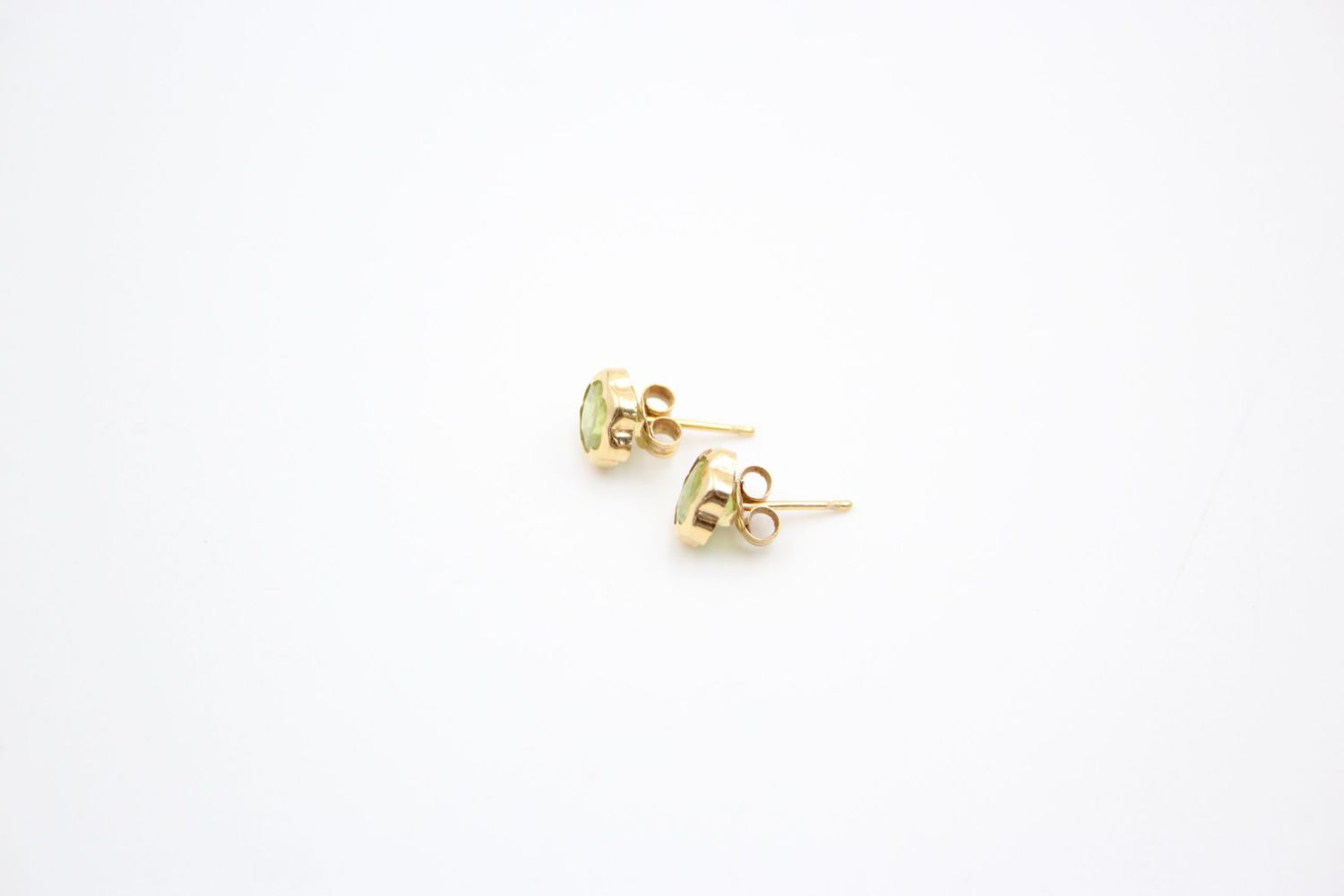 2 x 9ct gold gemstone stud earrings 1.6 grams gross - Image 4 of 10