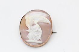 antique 9ct gold framed carved shell cameo brooch of Hebe Goddess of youth 11.4 grams gross