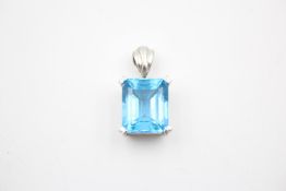 9ct White gold blue topaz pendant 5.6 grams gross