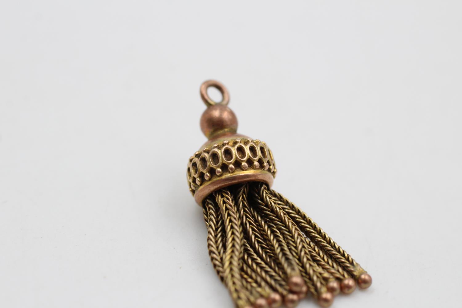 10ct gold antique tassel pendant charm 2.9 grams gross - Image 3 of 4