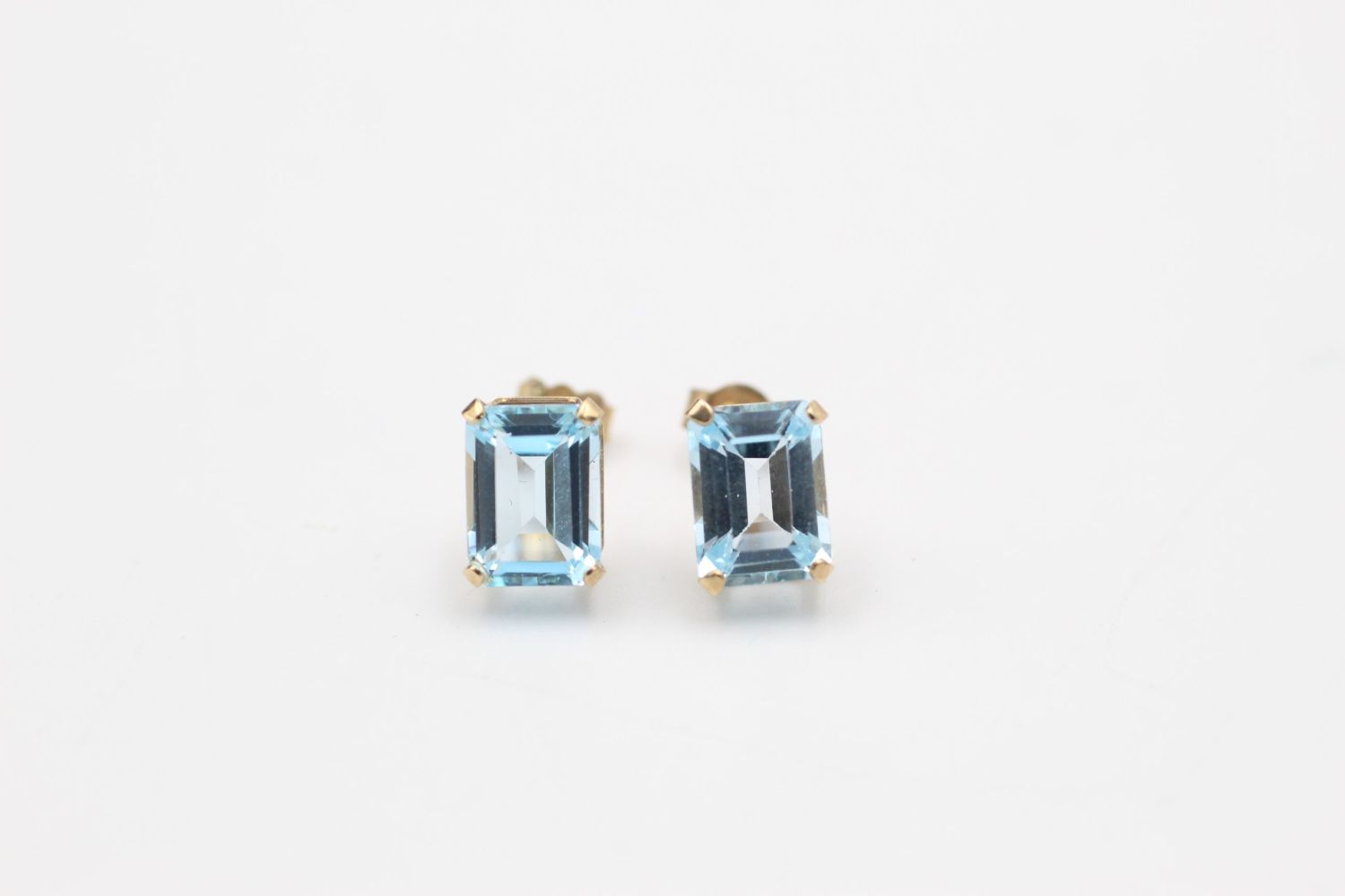 3 x 9ct gold gemstone stud earrings 3 grams gross - Image 4 of 7