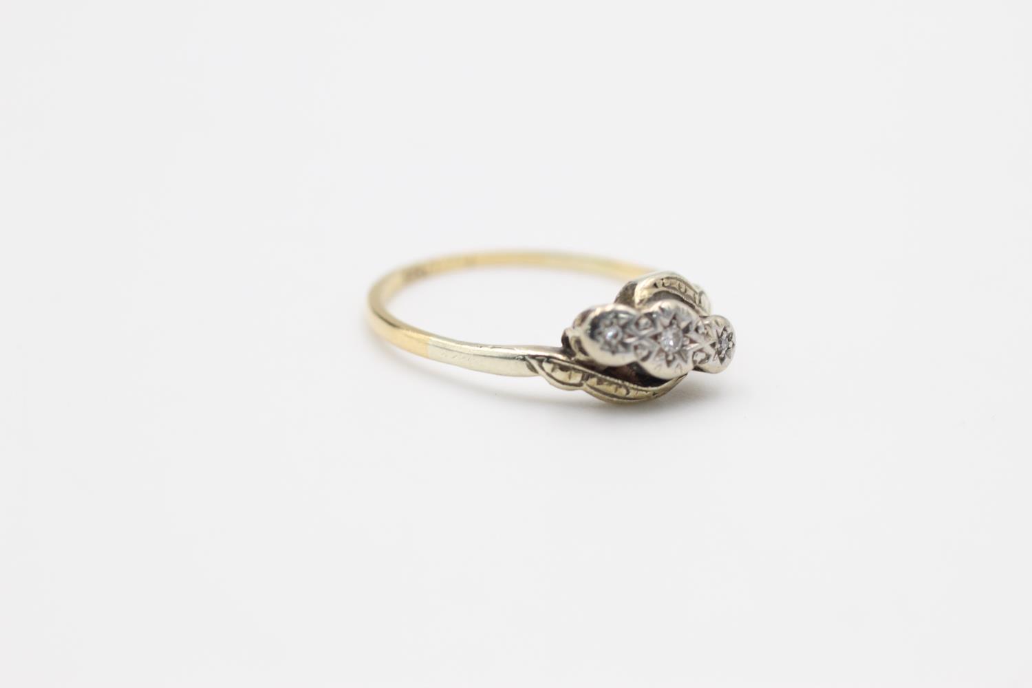 18ct gold diamond twist ring 1.9 grams gross - Image 3 of 6