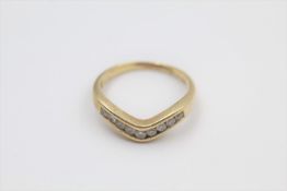 9ct gold caliber cut gemstone chevron ring 1.8 grams gross