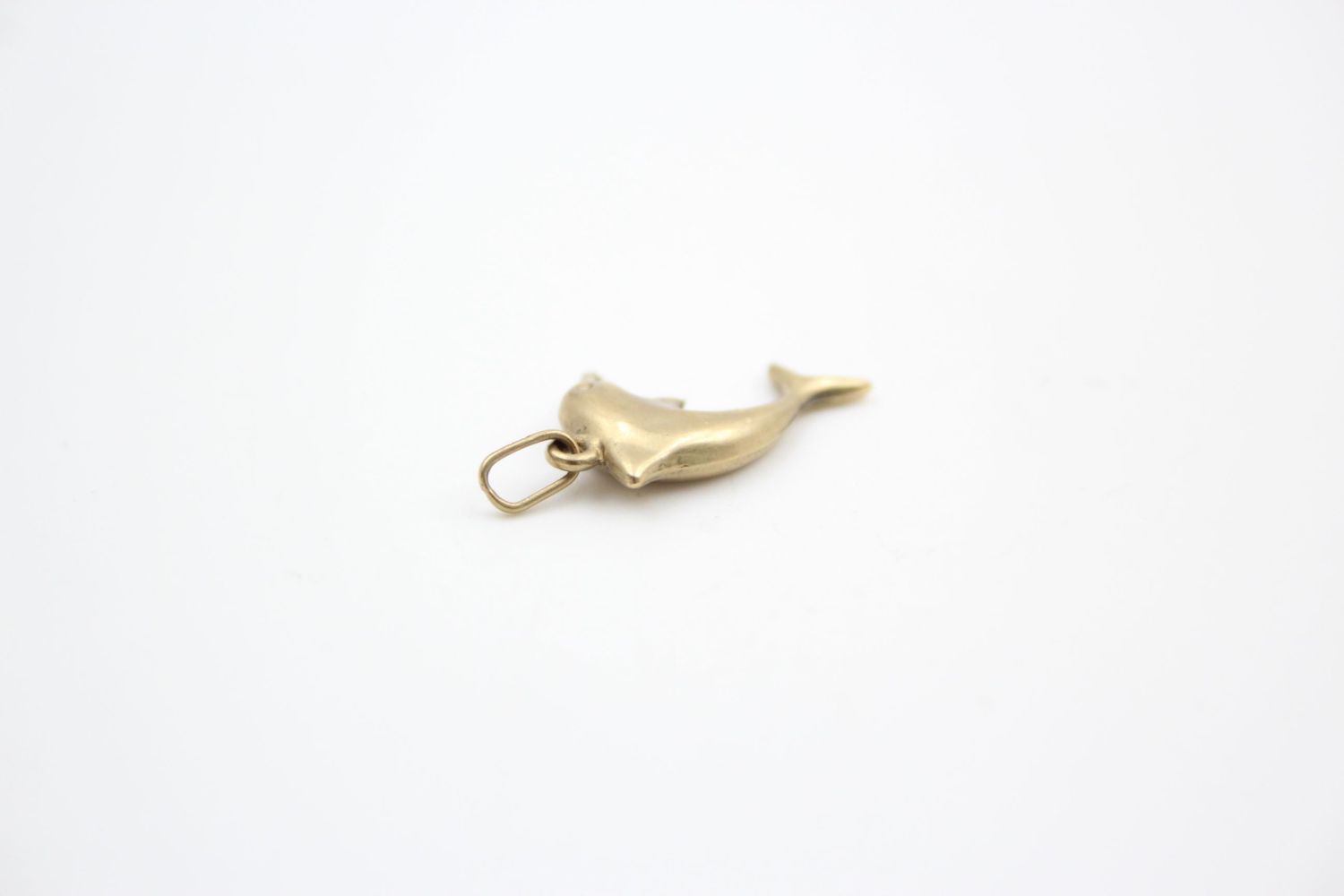 3 x 9ct gold dolphin and unicorn pendants 1.5 grams gross - Image 3 of 8