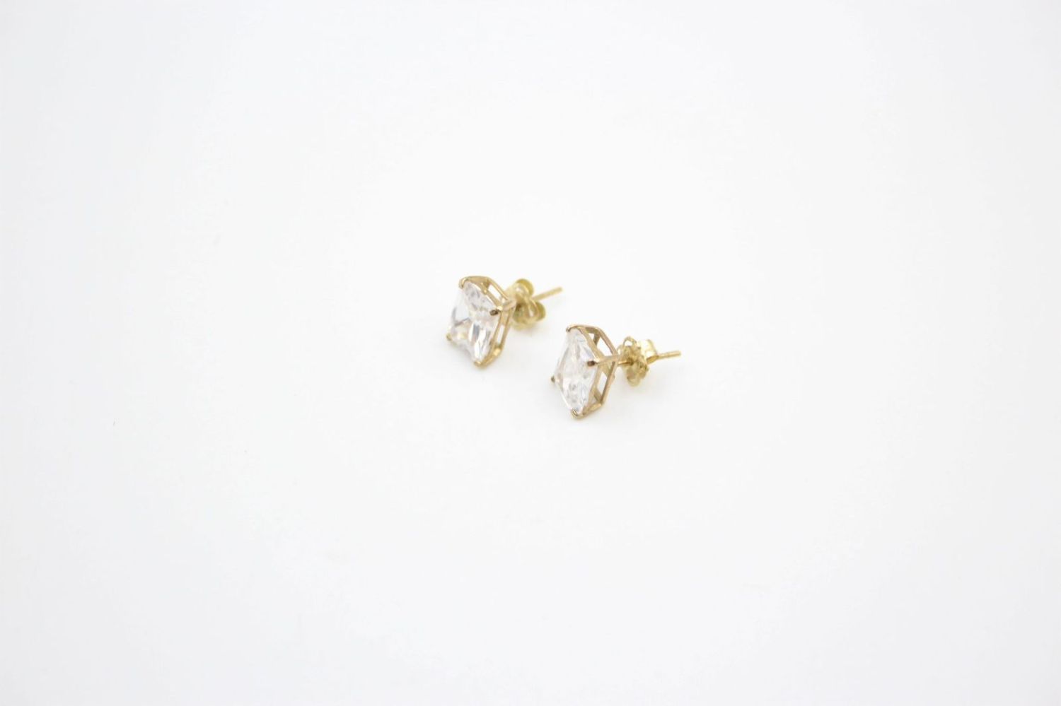 3 x 9ct gold gemstone stud earrings 2.9 grams gross - Image 3 of 11