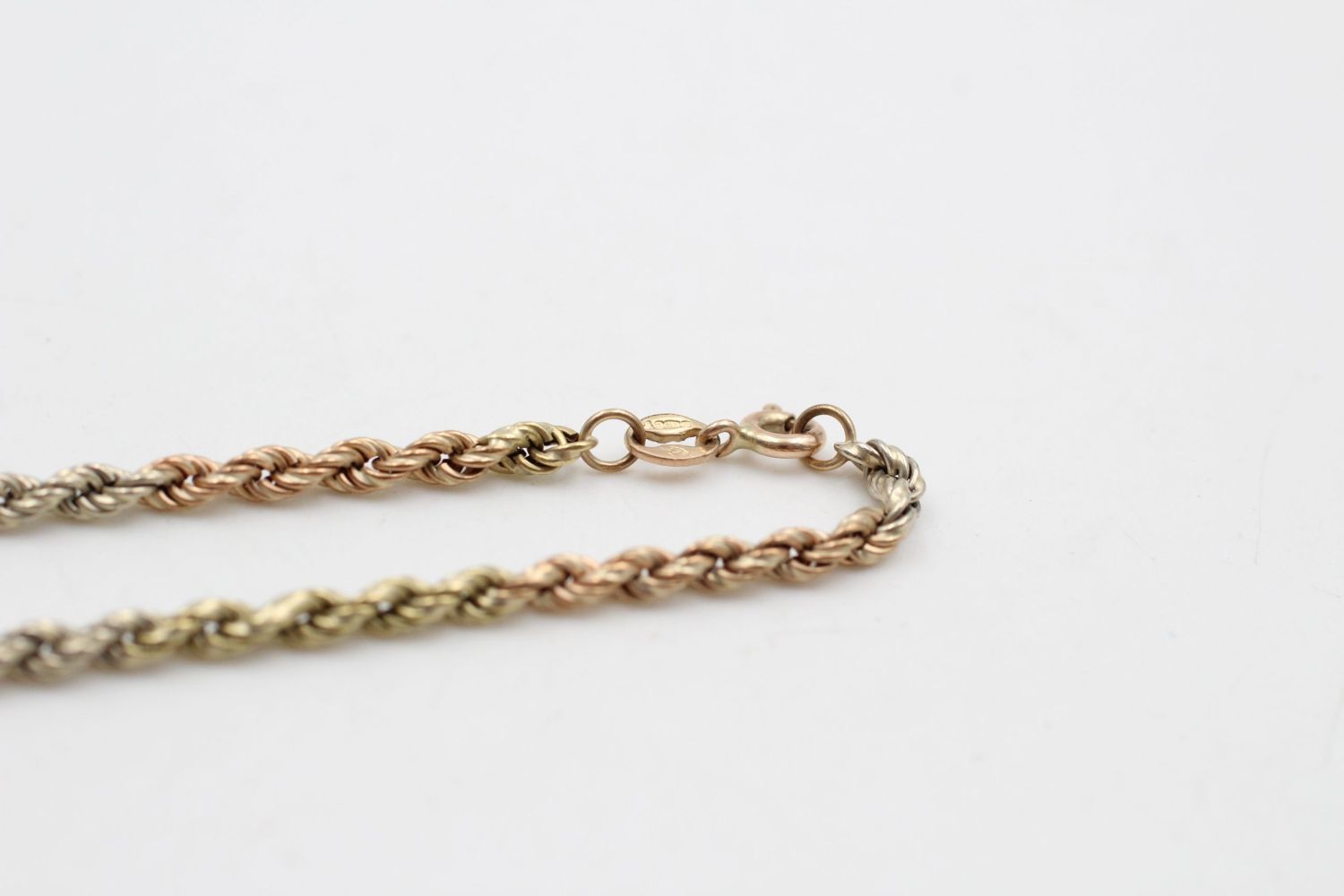 vintage 9ct gold tri-tone twisted rope bracelet 2.5 grams gross - Image 4 of 4