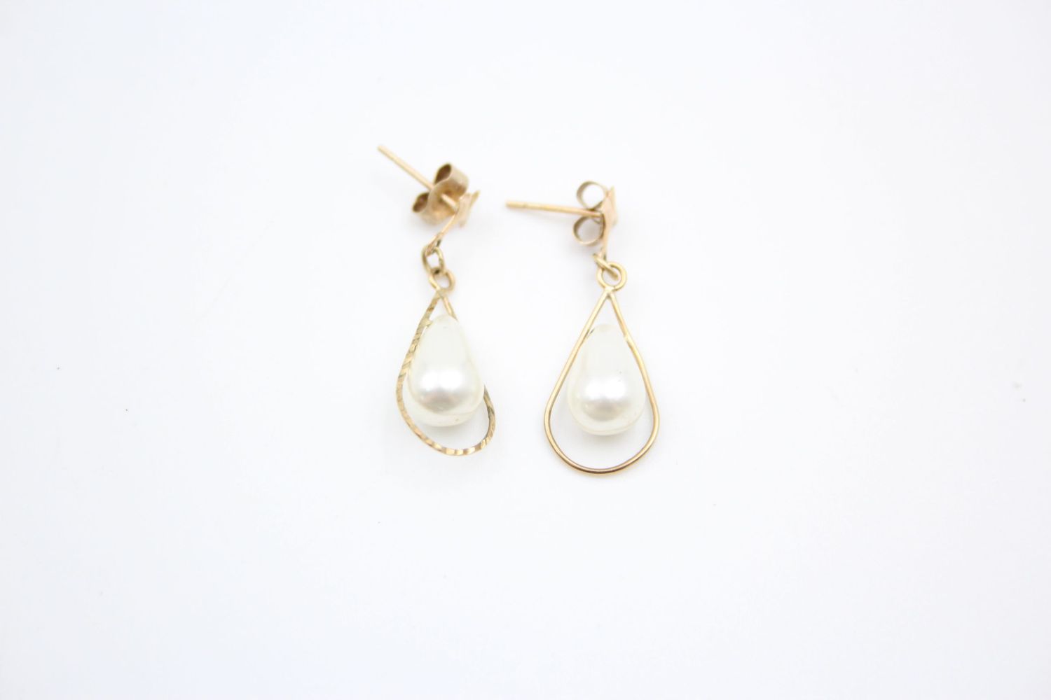 3 x 9ct gold faux pearl earrings 2.4 grams gross - Image 5 of 11