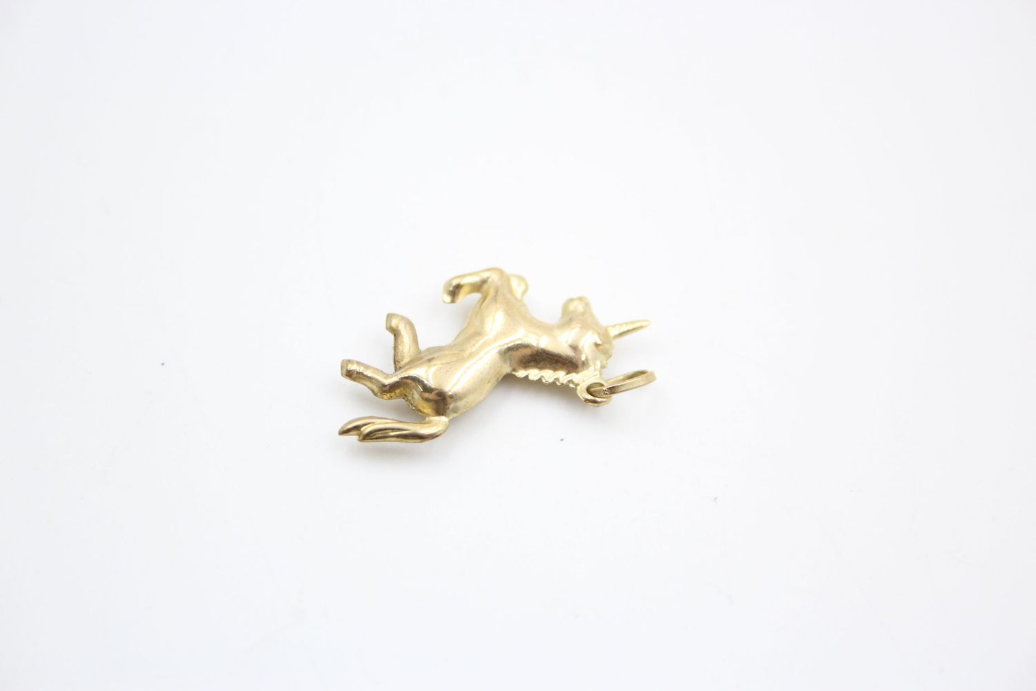 3 x 9ct gold dolphin and unicorn pendants 1.5 grams gross - Image 5 of 8