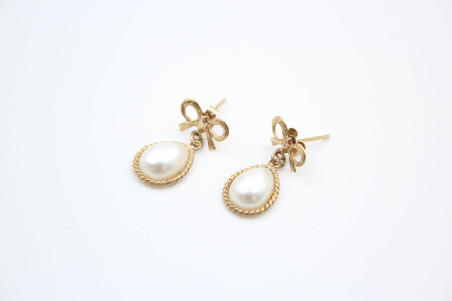 3 x 9ct gold faux pearl earrings 2.4 grams gross - Image 3 of 11