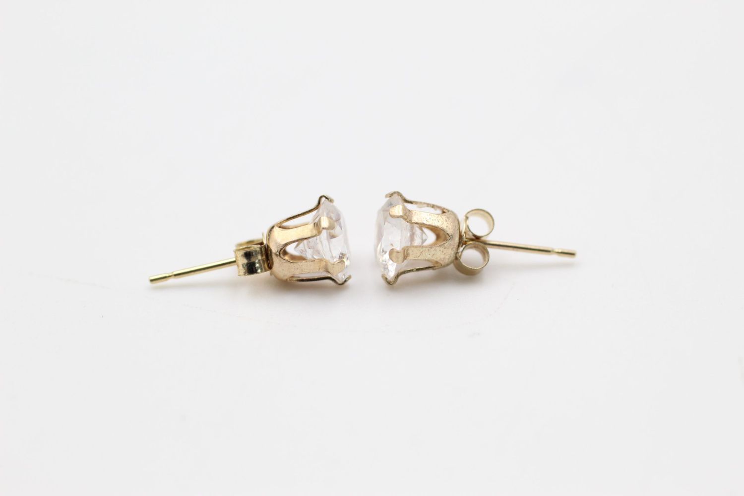 3 x 9ct gold gemstone stud earrings 3 grams gross - Image 3 of 7