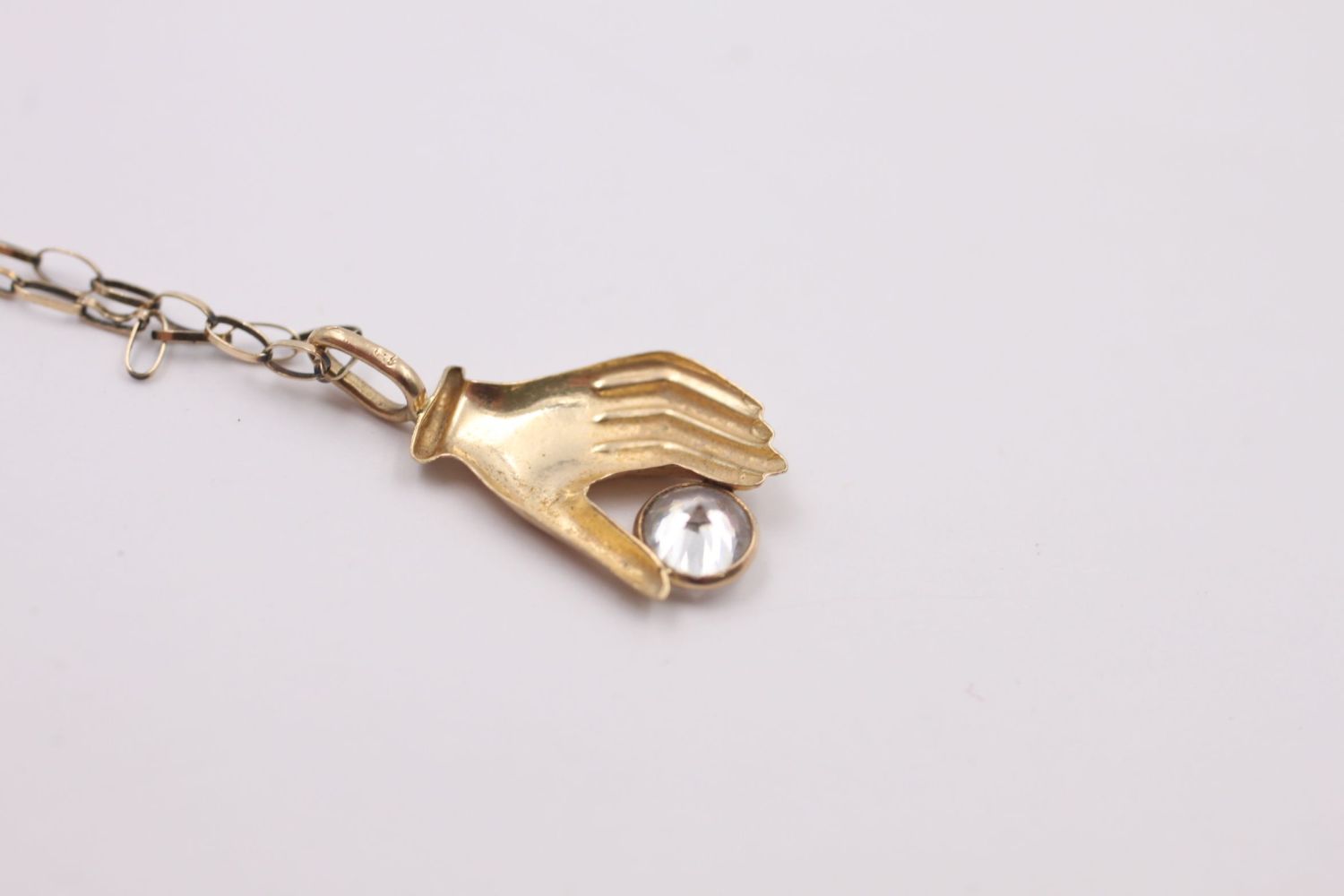 9ct gold hand holding a gemstone pendant necklace 1.2 grams gross - Image 4 of 4