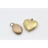 2 x 9ct gold patterned locket pendants 2.7 grams gross