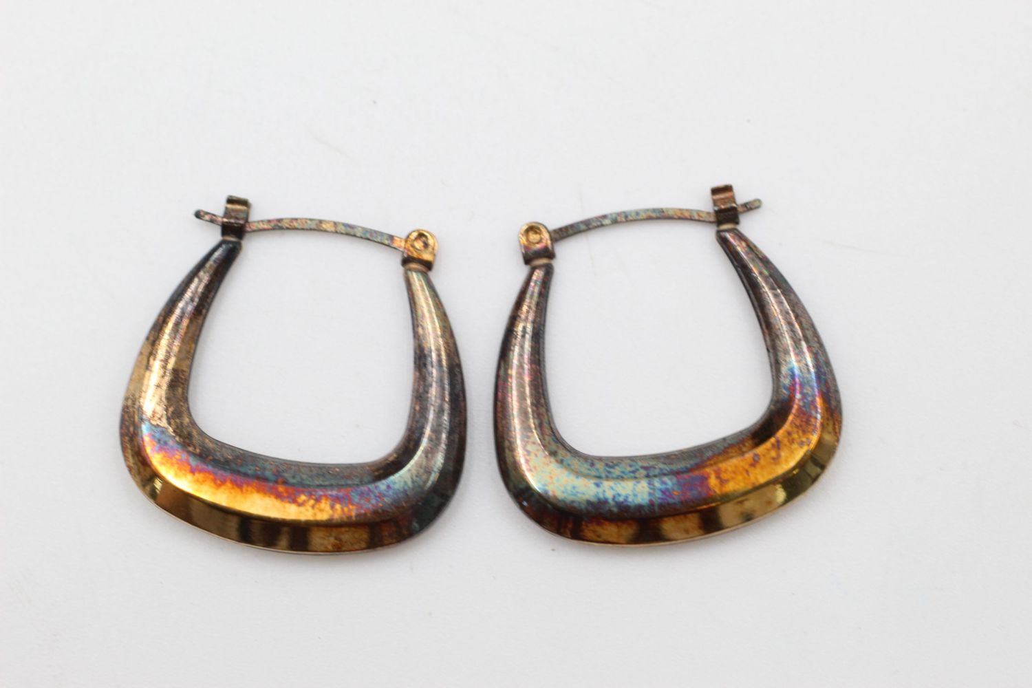 2 x 9ct gold hoop earrings 2.8 grams gross - Image 5 of 8