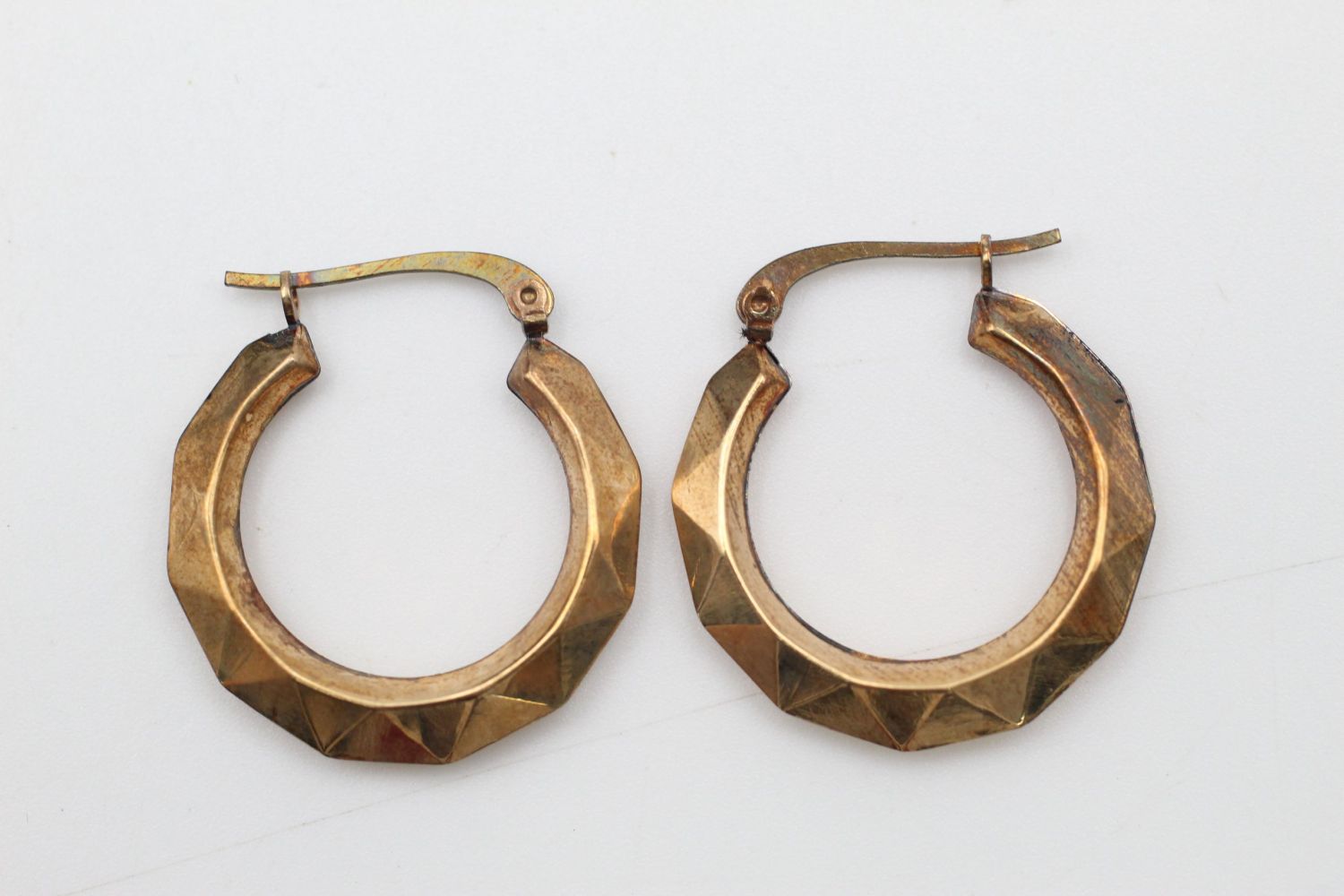 2 x 9ct gold hoop earrings 2.8 grams gross - Image 2 of 8