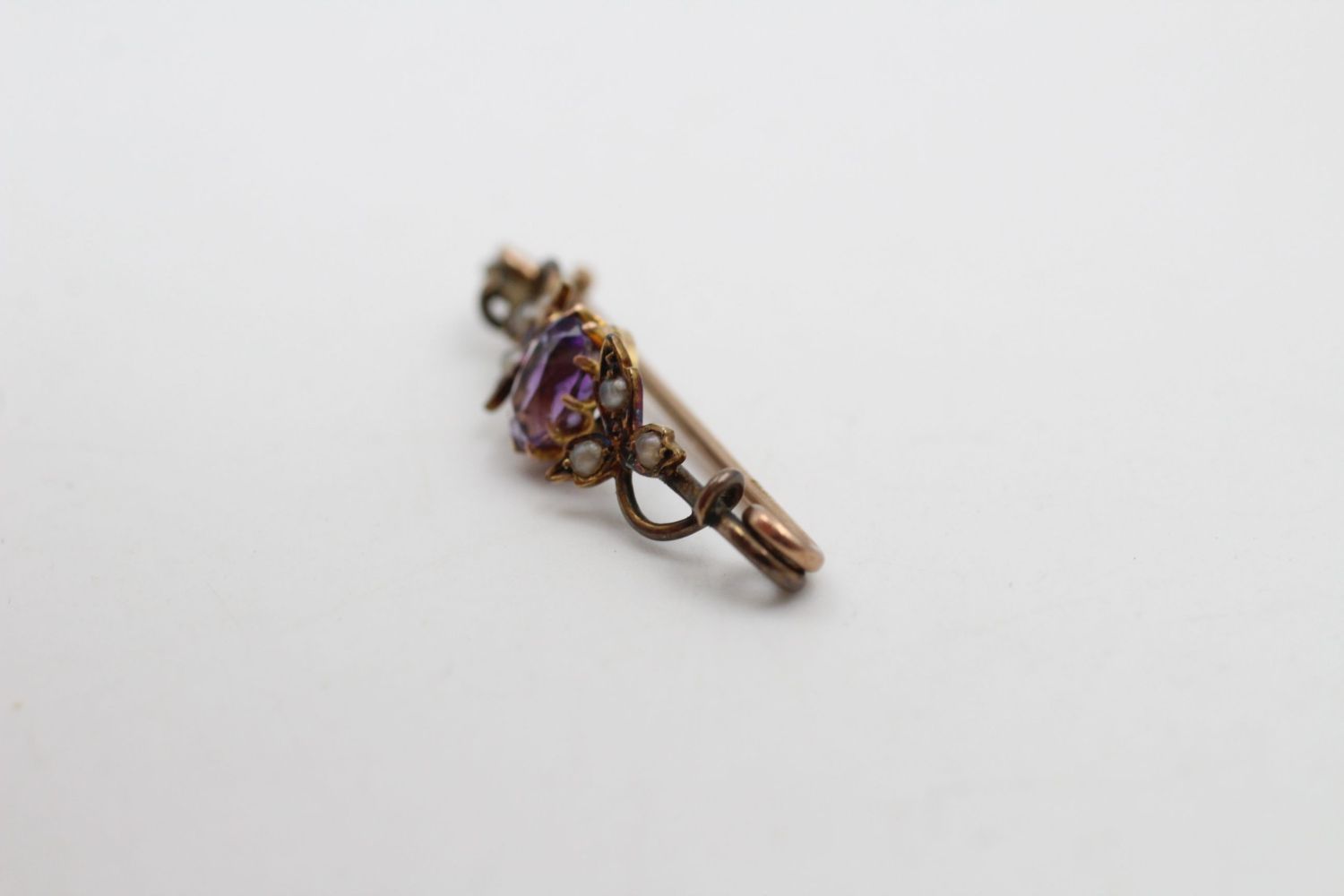 9ct gold amethyst and pearl antique bar brooch 2 grams gross - Image 3 of 4