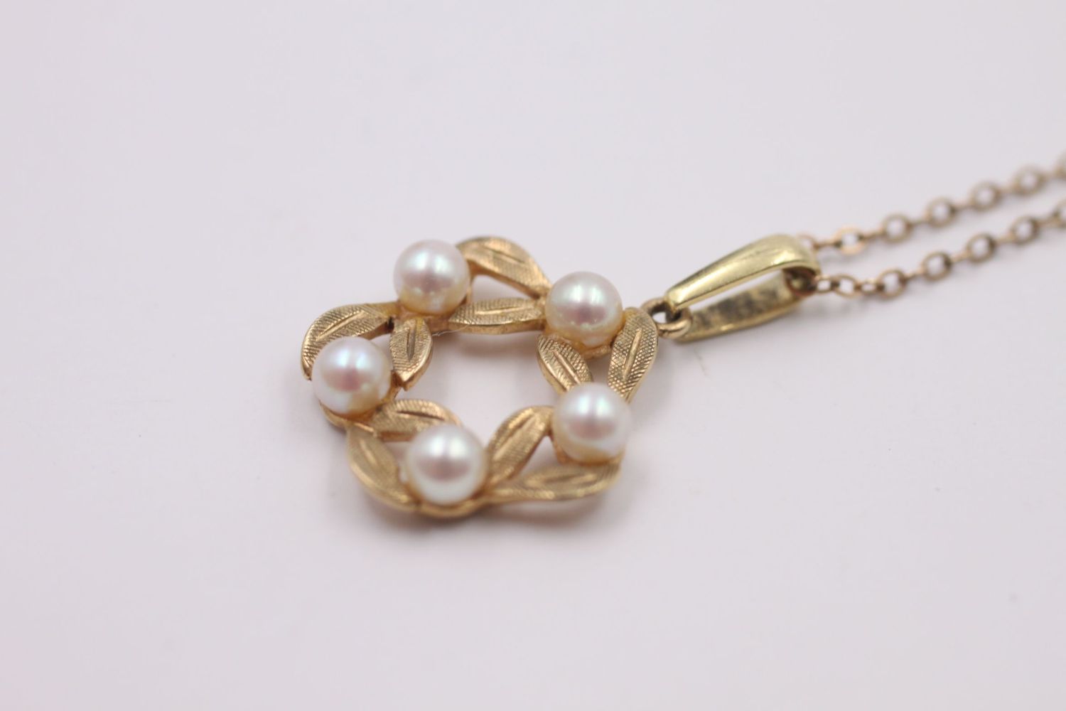 vintage 9ct gold pearl set pendant on chain 2.2 grams gross - Image 2 of 5
