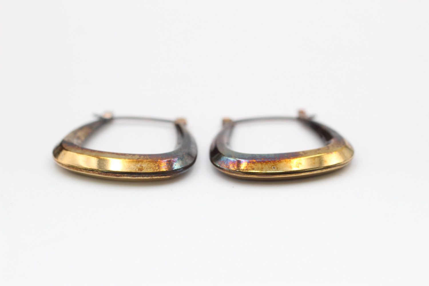 2 x 9ct gold hoop earrings 2.8 grams gross - Image 6 of 8