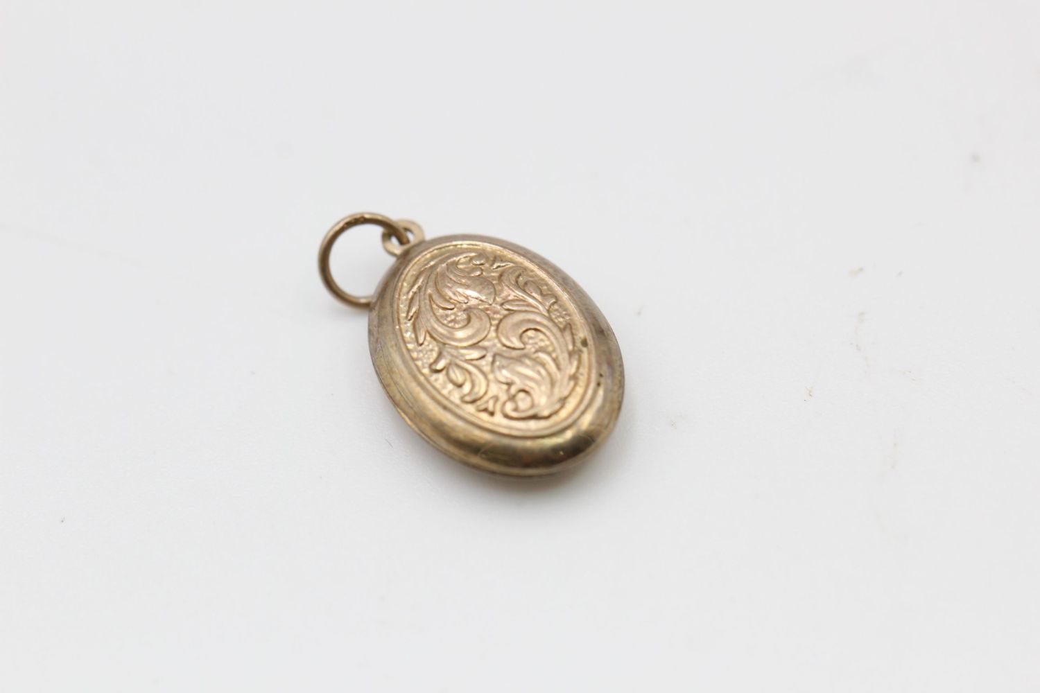 2 x 9ct gold patterned locket pendants 2.7 grams gross - Image 2 of 5