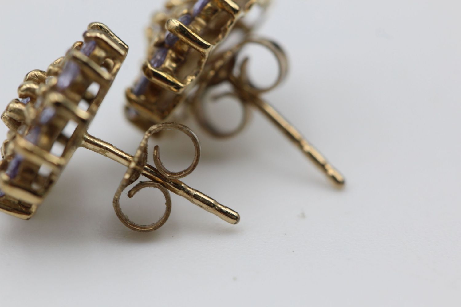 9ct gold diamond & lolite cluster earrings 2.3 grams gross - Image 2 of 4