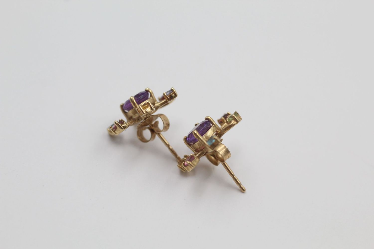 9ct Gold gemstone statement stud earrings inc. amethyst 1.8 grams gross - Image 4 of 4