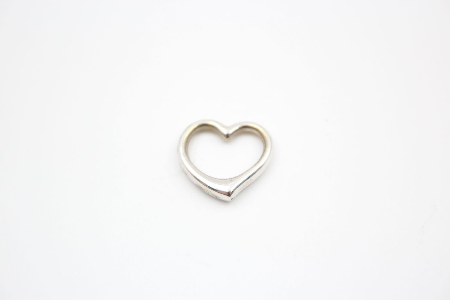 4 x 9ct gold heart pendants 2.4 grams gross - Image 8 of 11