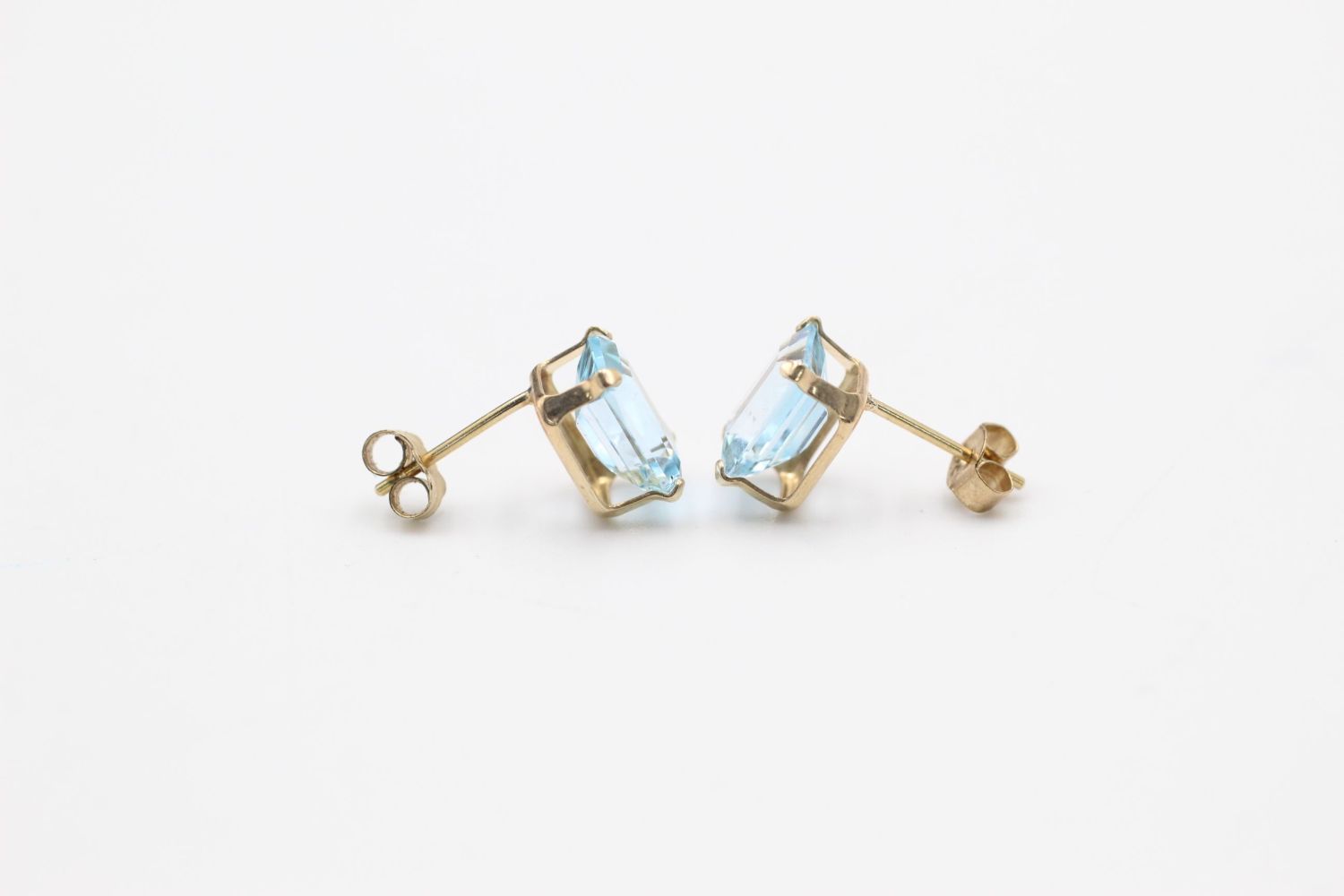 3 x 9ct gold gemstone stud earrings 3 grams gross - Image 5 of 7