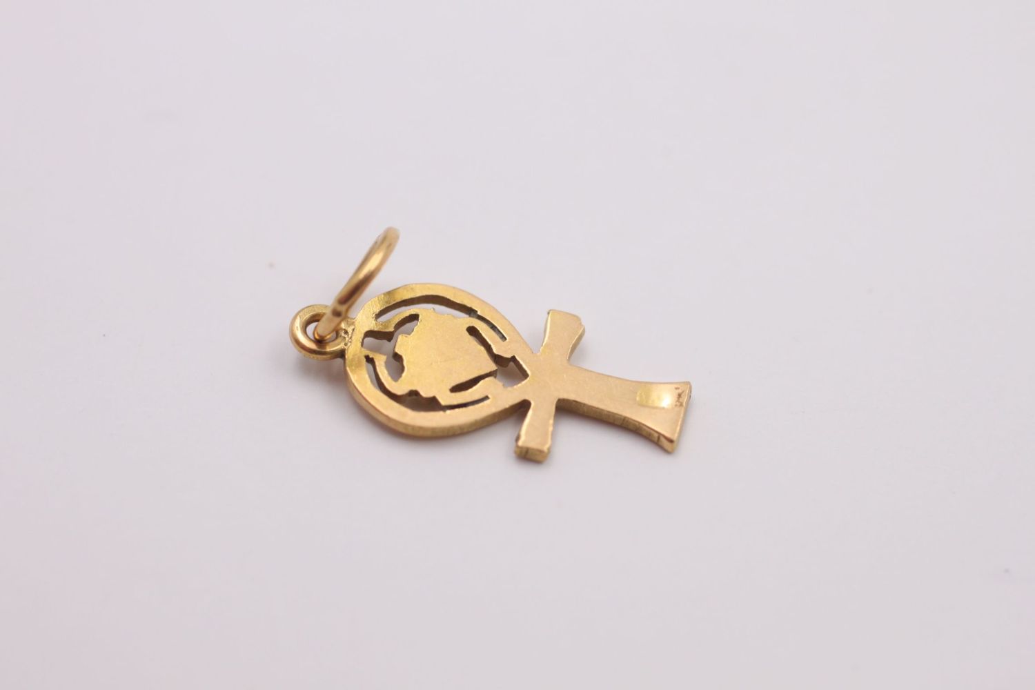 18ct gold Egyptian Ankh scarab pendant / charm 1 grams gross - Image 4 of 4