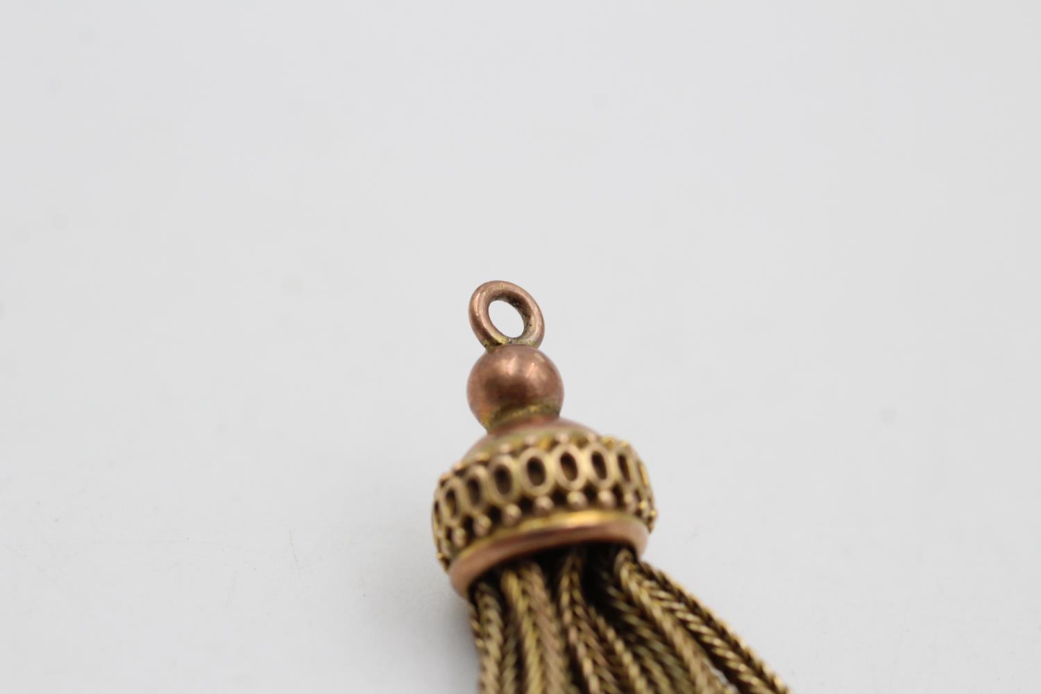 10ct gold antique tassel pendant charm 2.9 grams gross - Image 2 of 4