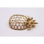 9ct Gold pineapple brooch w/ London 1973 hallmarks 3.7 grams gross