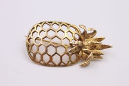 9ct Gold pineapple brooch w/ London 1973 hallmarks 3.7 grams gross